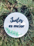 Letrero Juntos es mejor, otra vista