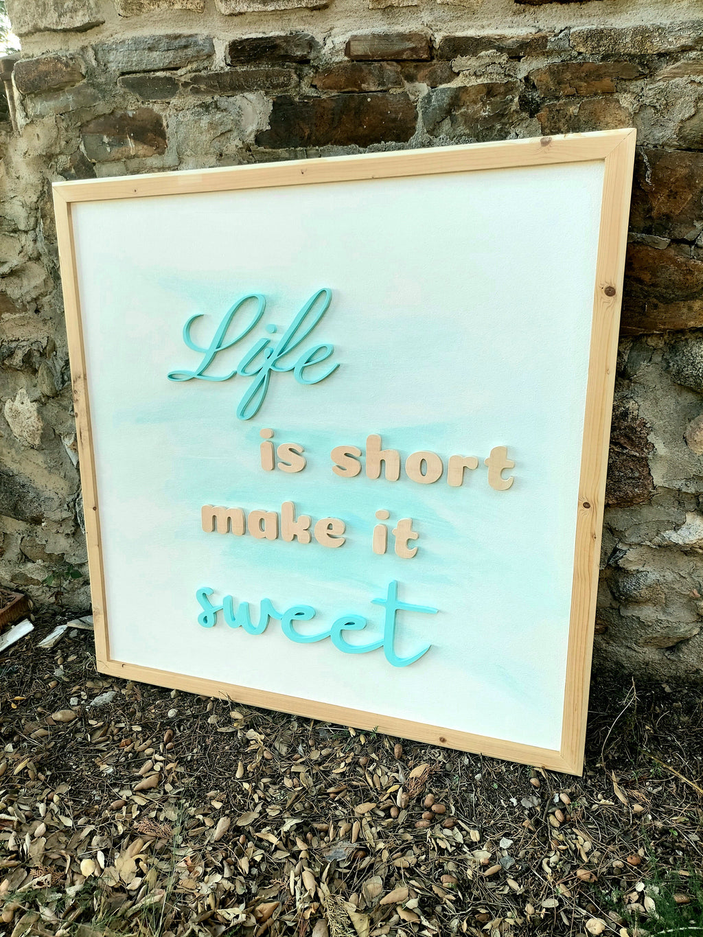 Letrero enmarcado en madera con frase personalizada