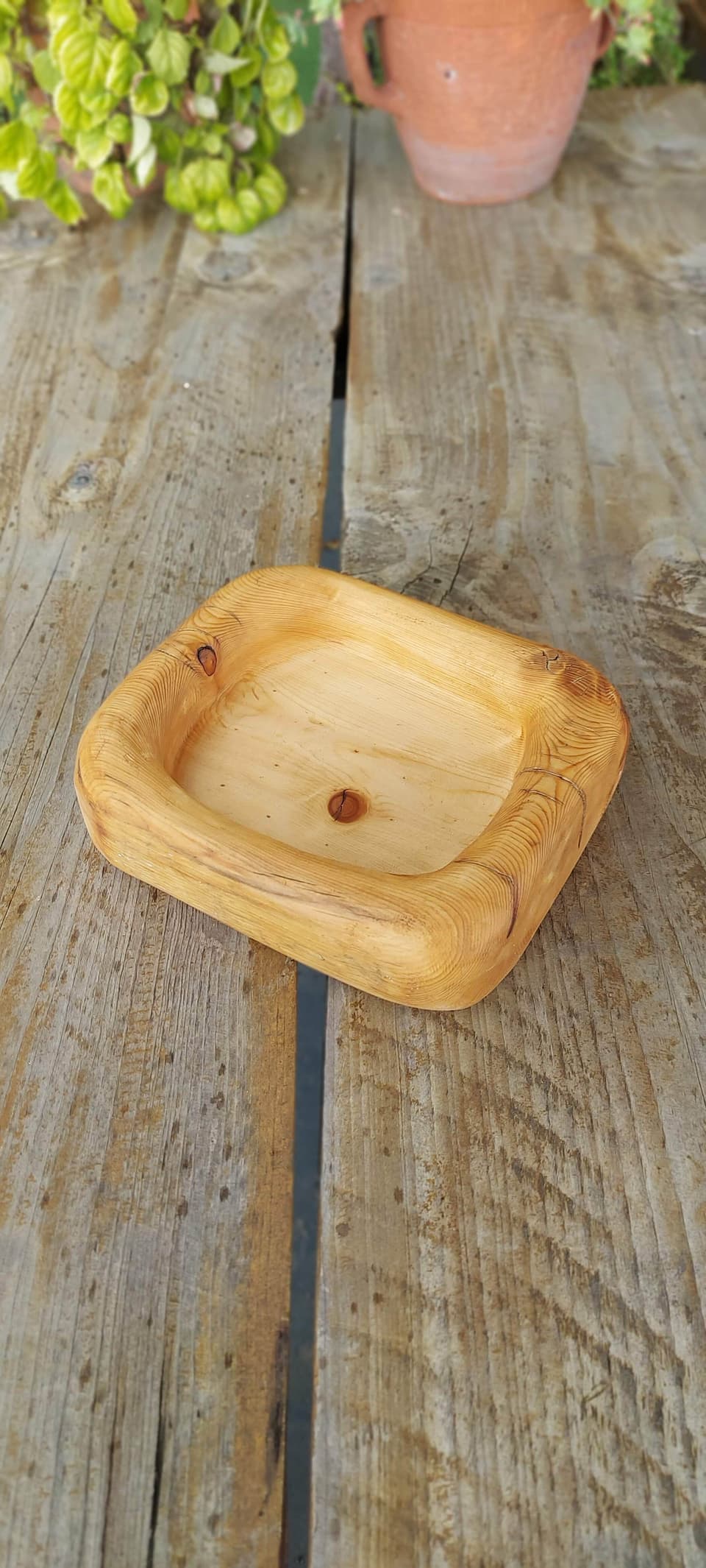 Fuente de madera de pino de formas irregulares