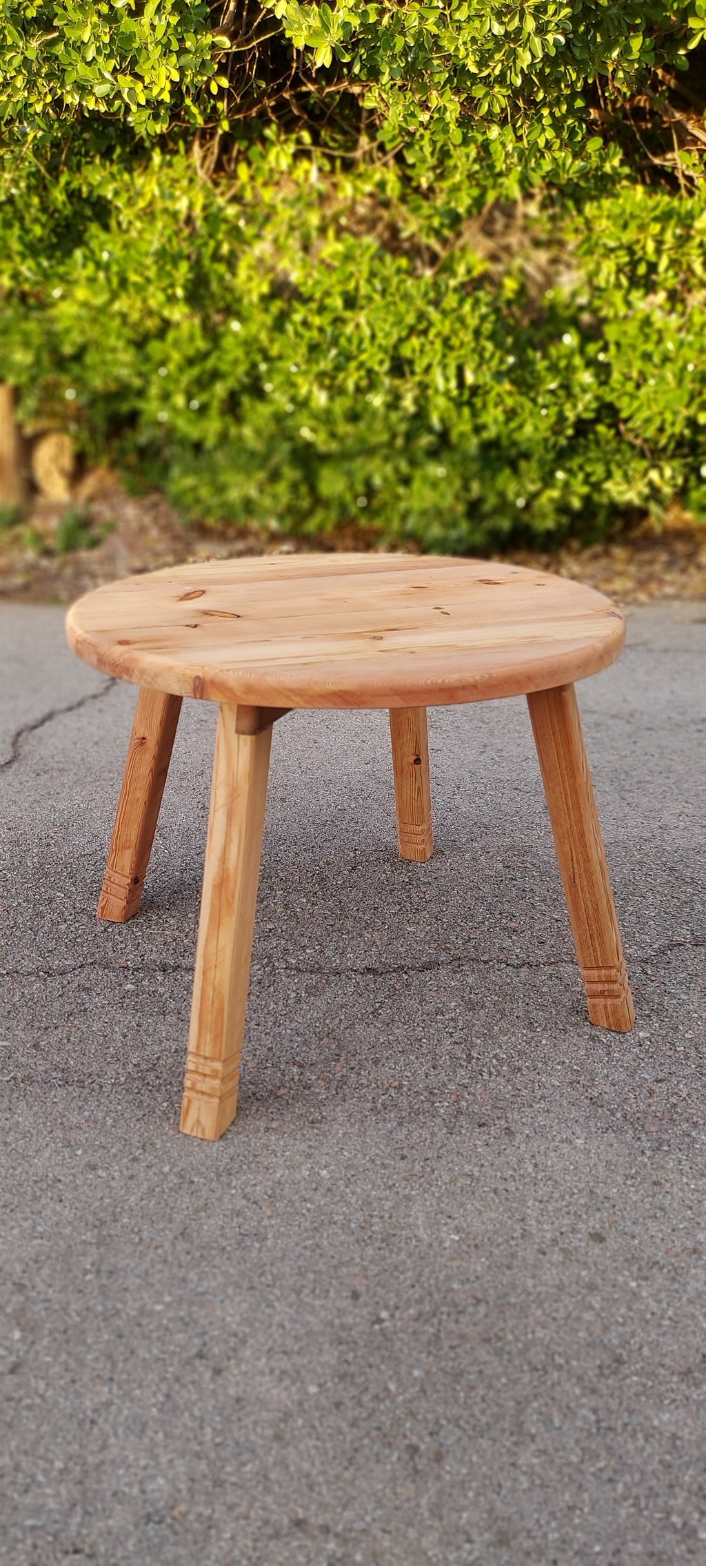 Mesita de centro de madera hecha a mano