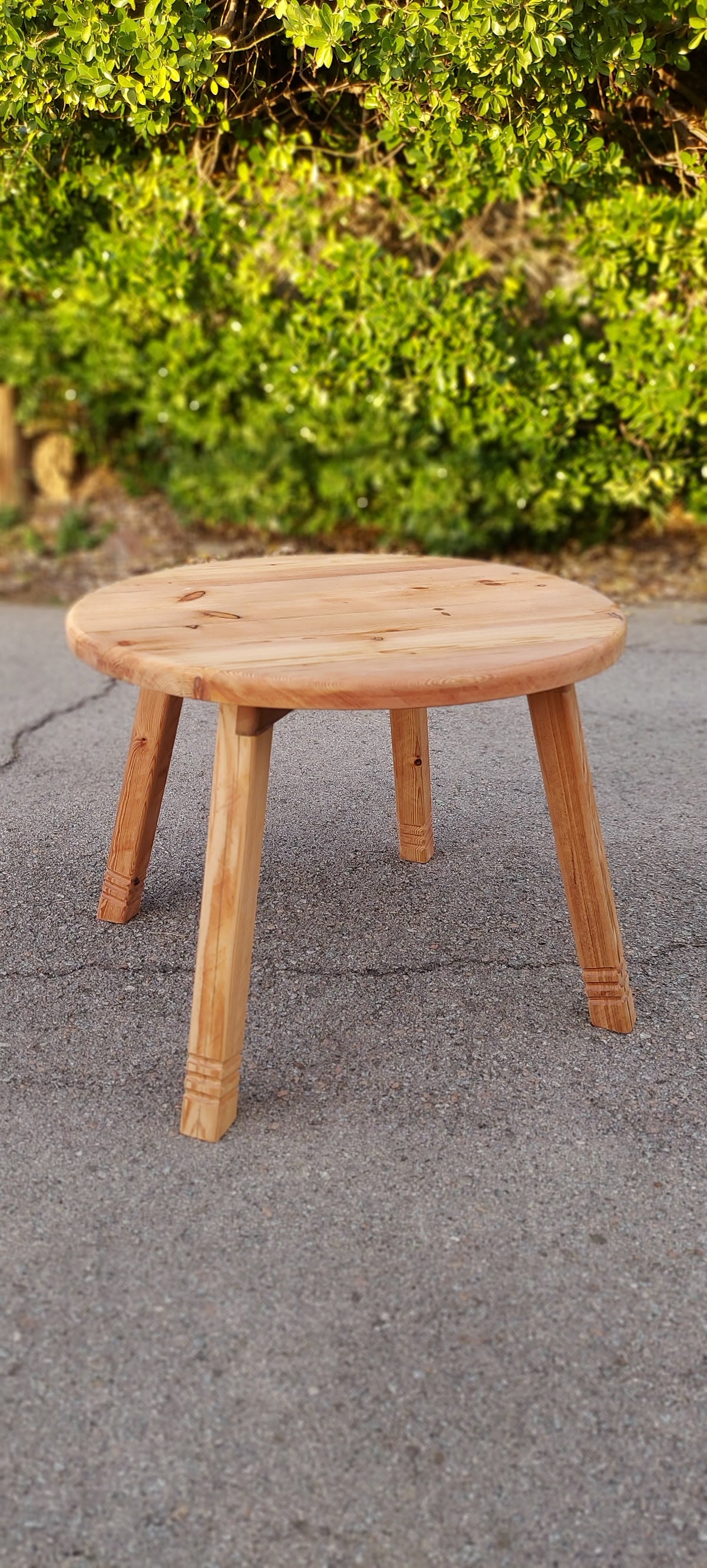 Mesita de centro de madera hecha a mano