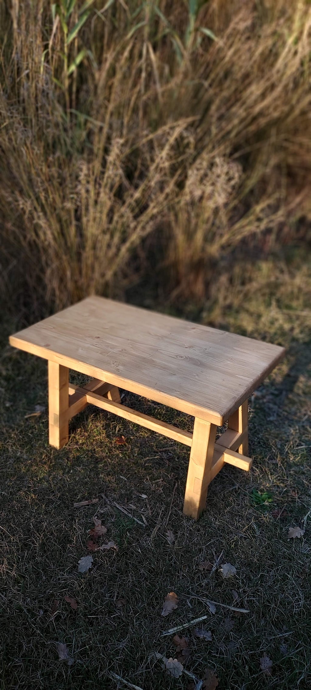 Mesita de madera con patas oblicuas, vista superior