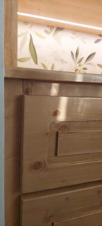 Vitrina de madera, vista lateral