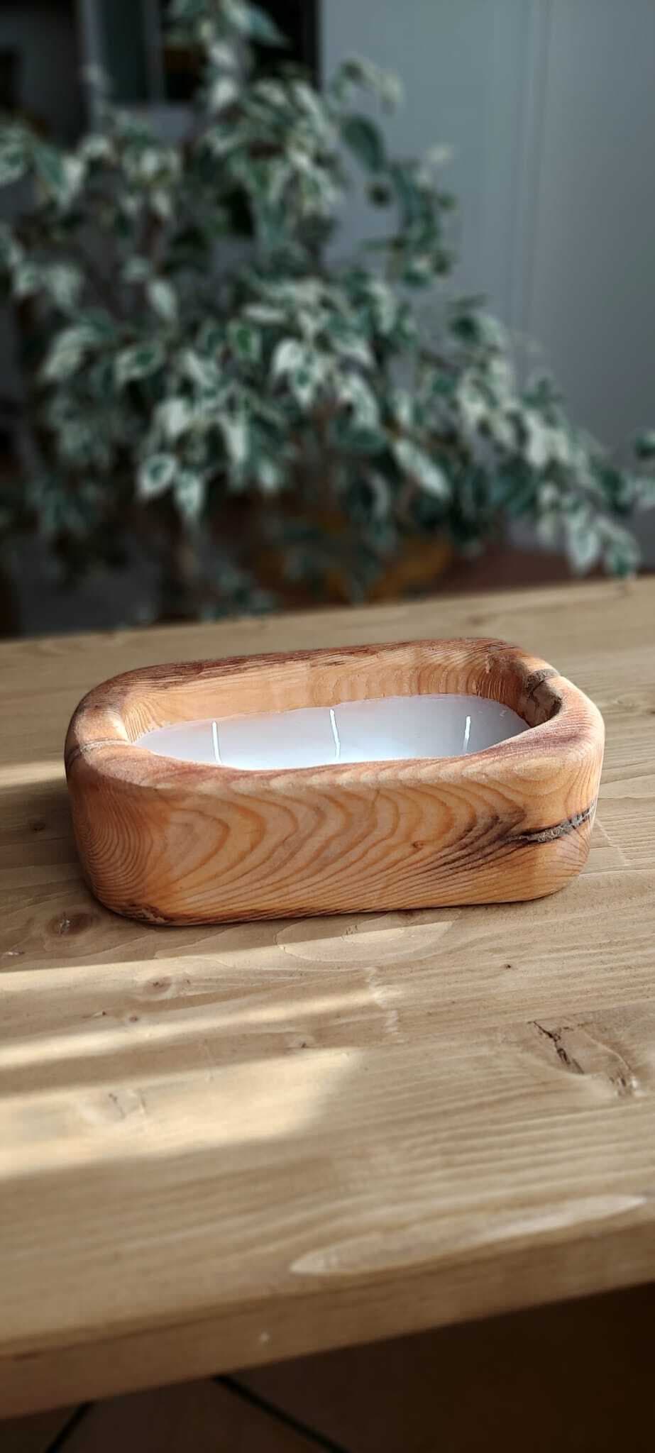 Vela de coco en madera reciclada