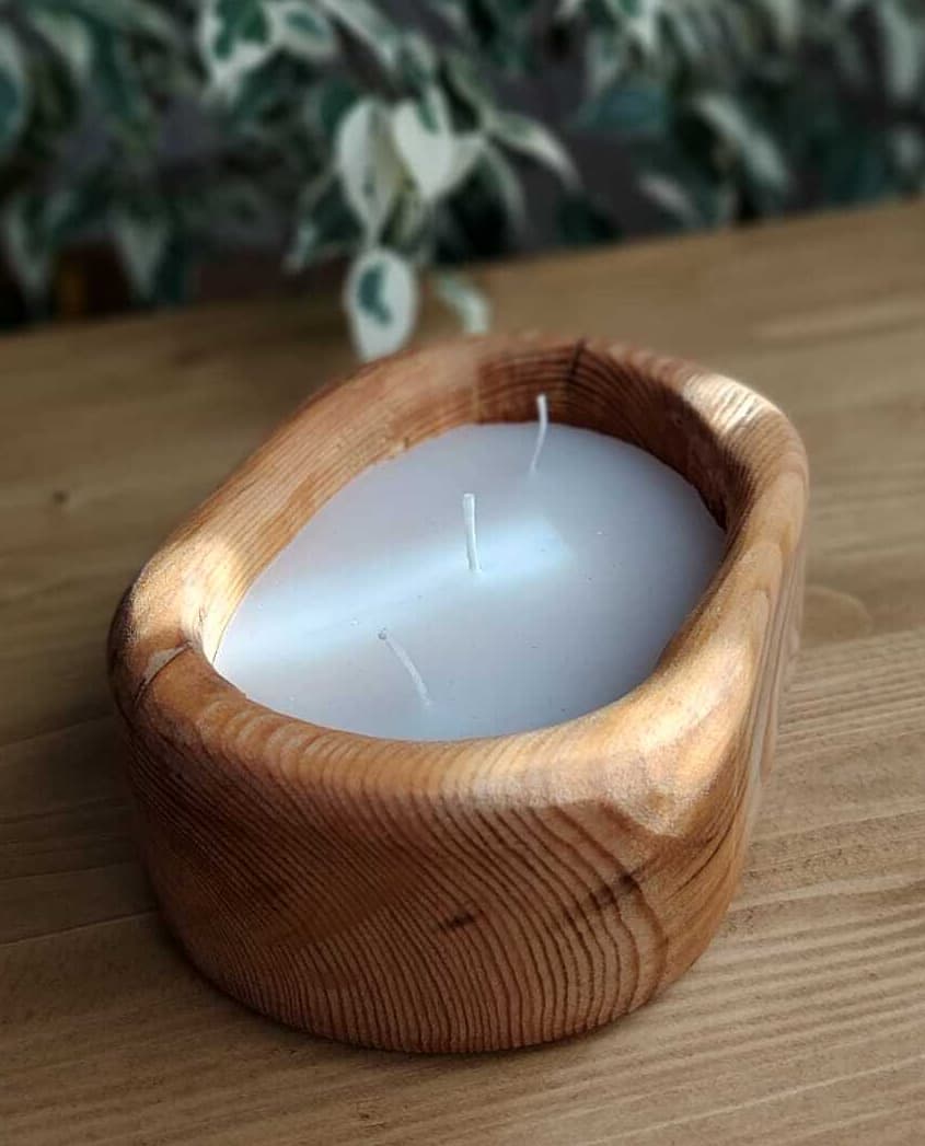 Vela de coco en madera reciclada, otra vista