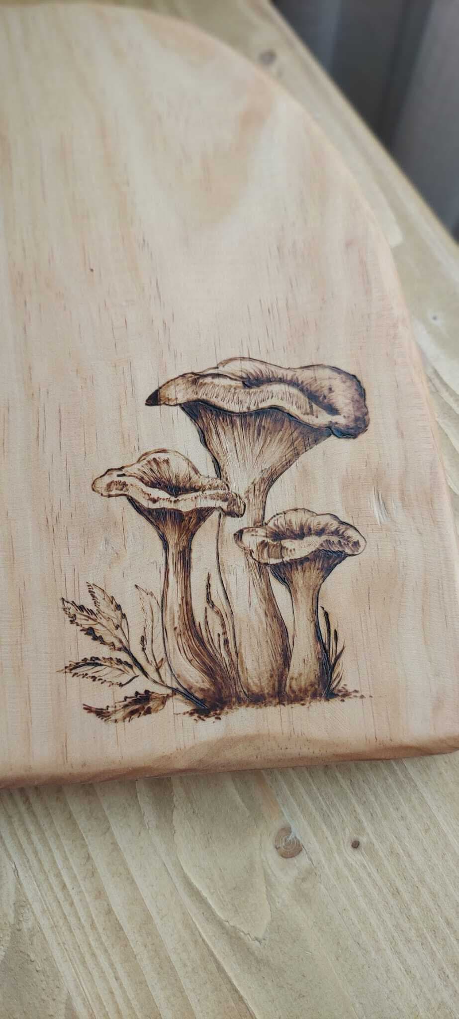 Tablas de cocina en pareja pirograbadas con setas